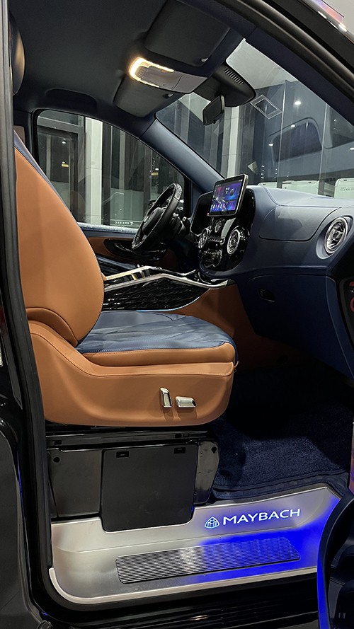 Side photo of front seat of new Mercedes-Benz VS680L flat-top commercial vehicle