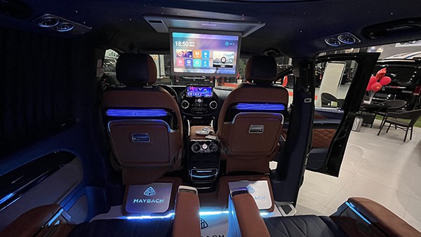 The new Mercedes-Benz VS680L flat-top commercial vehicle interior atmosphere light