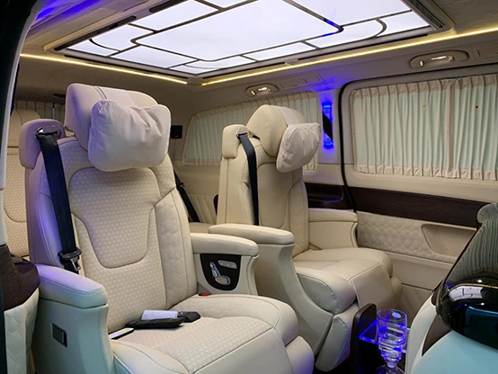 Mercedes-Benz V250 Tsheb Sab Hauv Customization