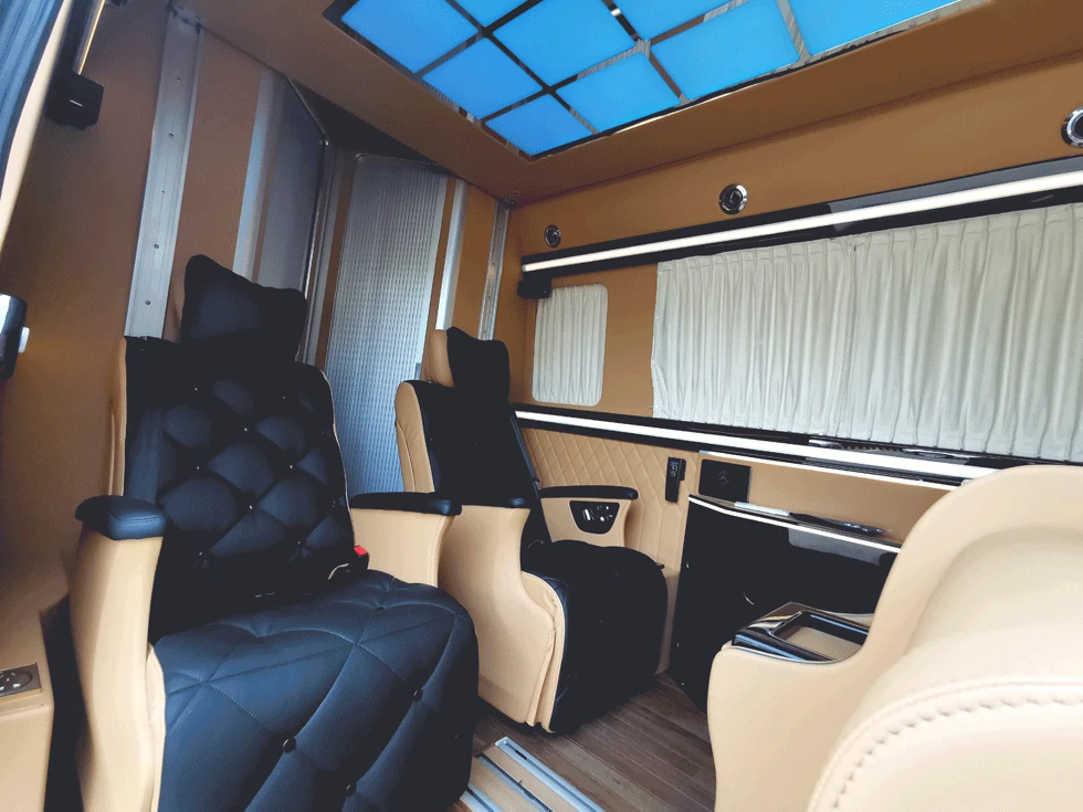 Tuaj Saib Qhov no Mercedes-Benz Sprinter Motorhome Tsheb Sab Hauv Qhov Chaw