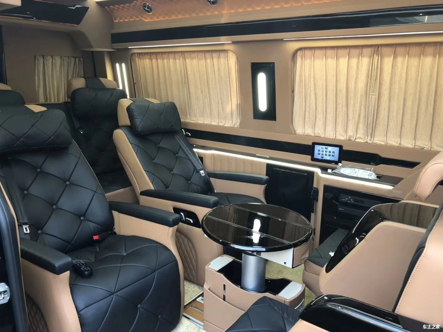 Mercedes-Benz Sprinter Sab Hauv Kev Hloov Kho Cov Ntaub Ntawv tau tso tawm ts...