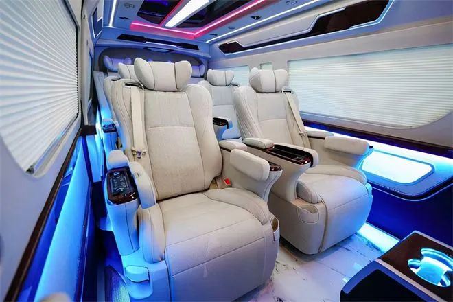 cuaj lub rooj Toyota Hiace Kev Txhim Kho Sab Hauv Nrog Cov Rooj Zaum, Dome Te...