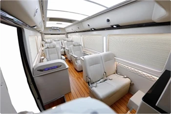 Lub 2023 Toyota Coaster muaj ib lub KTV built-in ntxiv rau tib lub rooj zaum ...