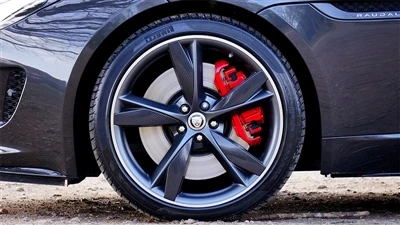 Tyre qauv thiab kev ua haujlwm ntawm lub log tsheb