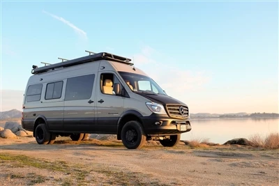 Vim li cas Sprinter Vans thiaj li kim