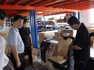 Xiamen Kench Thiab Toyota Alphard Dealer Kev Koom Tes Zoo