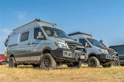Dab tsi yog qhov tsis zoo ntawm Mercedes-Benz Sprinter